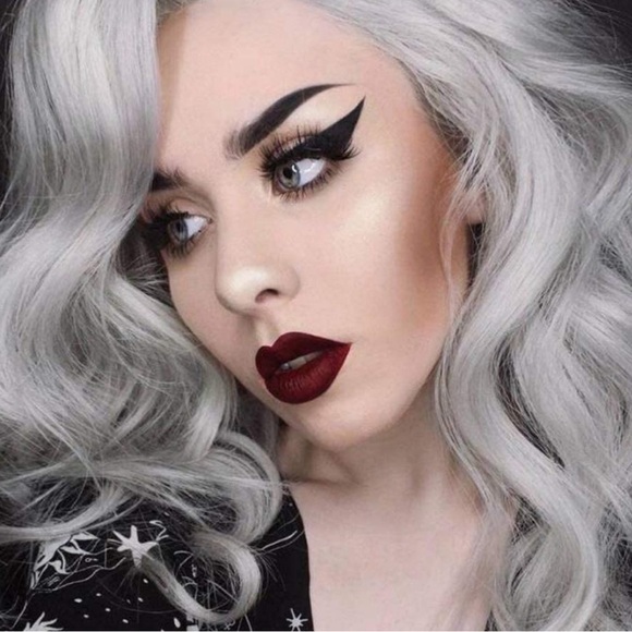 Silver Gray SHORT WAVY BEAUTIFUL Lace Front Wig NEW